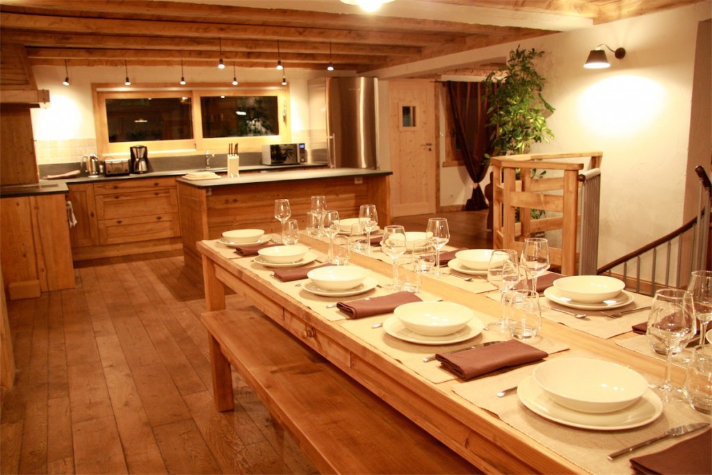 Lond dining table at Chalet Chapelle.